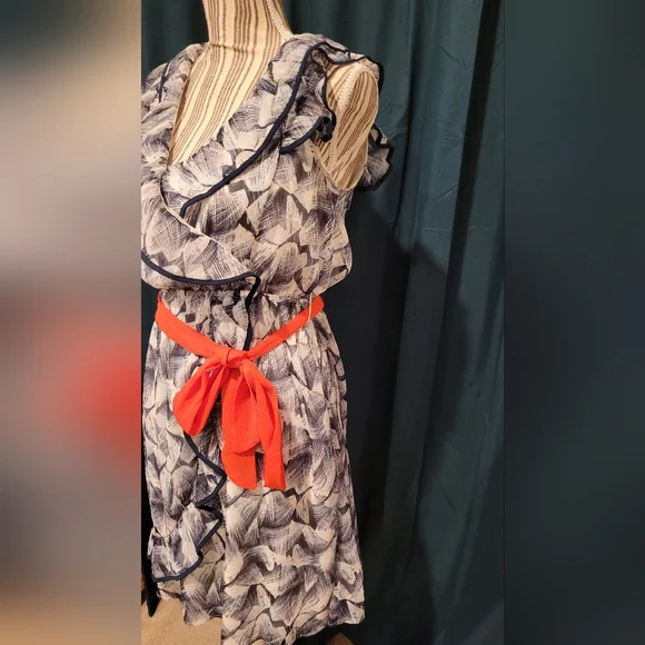 H&M Ruffle Dress - Picture 3 of 8